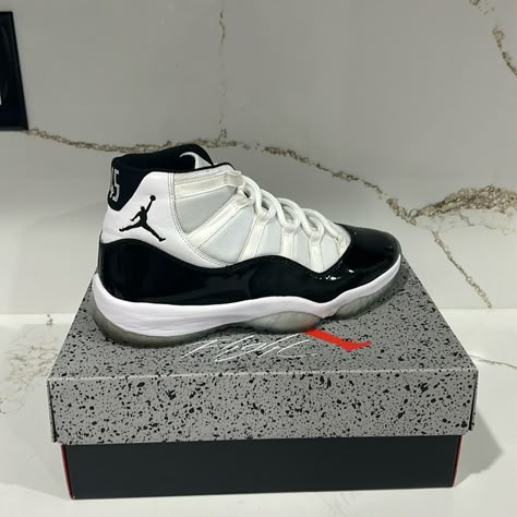 Jordan 11 Retro Concord 2018 Size:9 M Condition: Pre Owned (Like New) Color: Black And White Jordan Retro 2, Gold Basketball Shoes, Jordan 1 Blue, Cute Casual Shoes, Latest Jordans, Jordan 4 Bred, Jordan 11s, Chicano Drawings, Jordan Shoes Retro