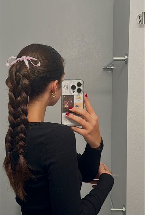 Bow Hairstyle, Ribbon Hairstyle, Hair Ribbons, Slicked Back Hair, Peinados Fáciles Para Cabello Corto, Hair Stylies, Work Hairstyles, Hair Stylist Life, Sleek Hairstyles