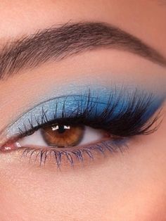 Makeup Ideas Korean, Festival Eye Makeup, Blue Eyeshadow Makeup, Makeup Euphoria, Blue Eyeshadow Looks, Gold Eye Makeup, Wedding Makeup Ideas, Bridal Eye Makeup, Eye Makeup Styles