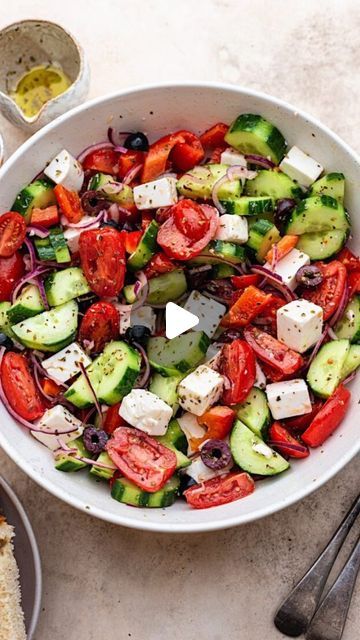 Vegan Greek Salad, Greek Salad Ingredients, Vegan Feta, Vegan Greek, Greek Salad Recipes, Whole Food Diet, Skinny Taste Recipes, Follow My Page, Kalamata Olives