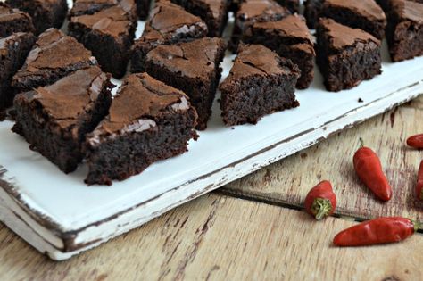 Chilli Chocolate Recipes, Chocolate Chilli Recipe, Chilli Chocolate, Chocolate Chili, Chocolate Slice, Chilli Recipes, Chocolate Day, Blondie Brownies, Brownie Bites