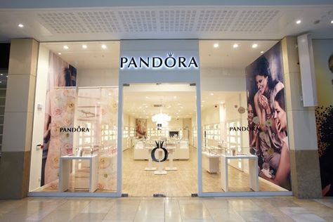 Pandora shopping App, Cardiff concept store Pandora Store, Pandora Shop, Architectural Ideas, Jewelry Store Design, Jewerly Designs, Street Style Blog, Jewellery Shop, Shopping App, Retail Shop