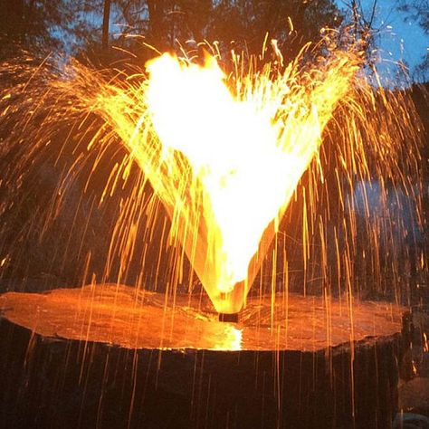 Fire Pit Australia, Fire Pit Top, Fire Pit With Rocks, Fire Pit Wall, Fire Pit Party, Fire Pit Decor, Sunken Fire Pits, Easy Fire Pit, Iron Fire Pit