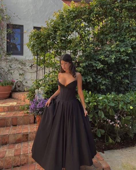 Corset Dress Midi, Black Elegant Wedding, Strapless Corset Dress, Christmas Party Dresses, Wedding Event Dresses, Midi Wedding Dress, V Model, Heavy Dresses, Corset Midi Dress