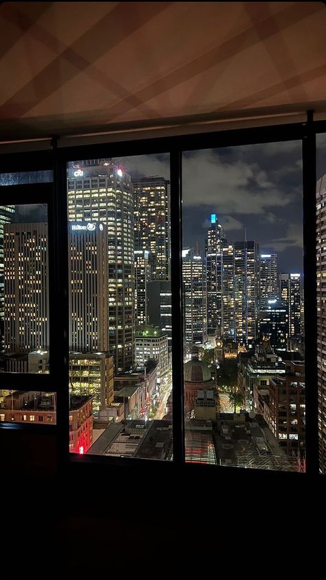 Sydney Apartment Aesthetic, Penthouse At Night, Chloecore Aesthetic, Nyc Aesthetic Apartment, Sydney Aesthetic, Apartment Views, Chloe Core, Manhattan Night, Usa Dream