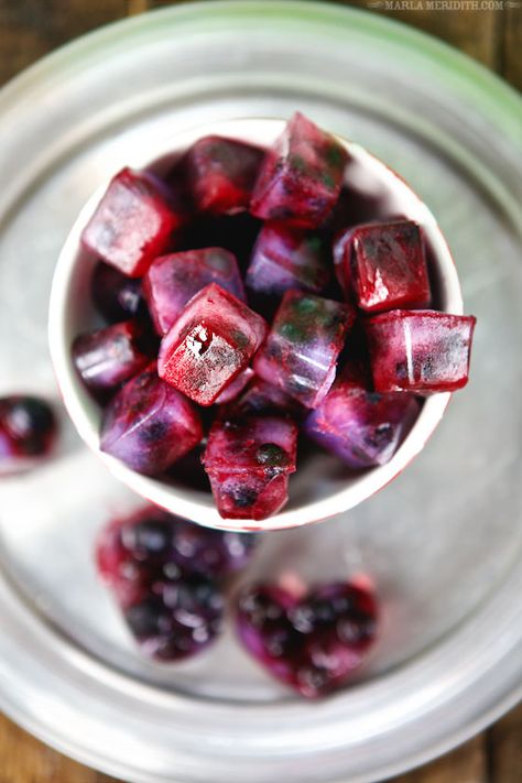 Summer Ice Cubes, Ginger Iced Tea, Creative Ice Cubes, Glace Fruit, Flavored Ice Cubes, Fancy Ice, Summer Drink, Ice Cubes, Frozen Treats