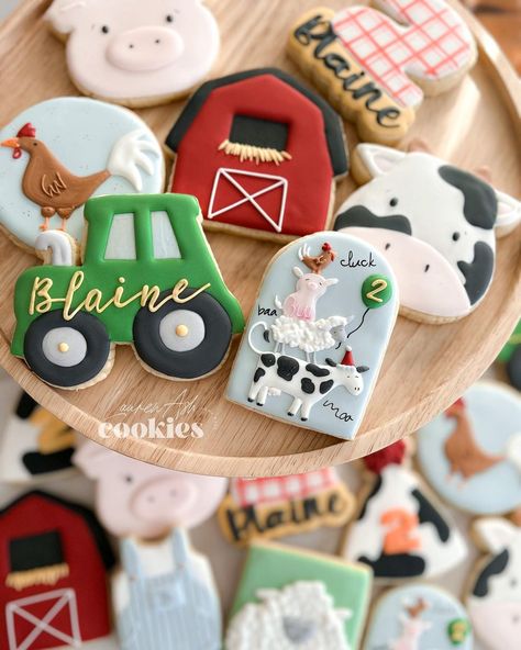 L A U R E N A S H C O O K I E S on Instagram: “Cluck Baa Moo, Blaine is 2! 🥳 🐓🐑🐄 . . Stacked animals inspired by @hanamade.cookies 💗 . . . . . . . . #animalcookies #farmcookies…” Farm Birthday Cookies, Tractor Cookies, Cow Cookies, First Birthday Cookies, Farm Cookies, 2nd Birthday Party For Boys, Farm Themed Birthday Party, Cowgirl Birthday Party, Barnyard Birthday