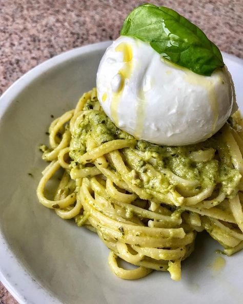 #NoodleWorship Noodles & Pasta on Instagram: “Zucchini Pesto Basil Linguine topped w/Buffalo Mozzarella 🍝 via @fede.orlando . . . . #noodleworship #pasta #foodandwine #feedfeed…” Pesto Basil, Buffalo Mozzarella, Cheat Meal, Tomato Pasta, Linguine, Chicken Pasta, Beautiful Food, Food Pictures, Good Eats