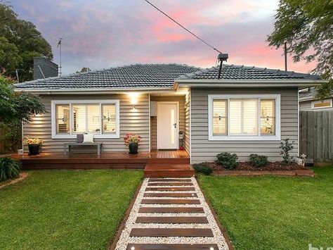 Captivating classics set to charm your socks off - realestate.com.au Weatherboard Exterior, Street Appeal, Exterior House Renovation, Weatherboard House, Bungalow Exterior, Exterior Makeover, House Paint Exterior, Diy House, House Remodel