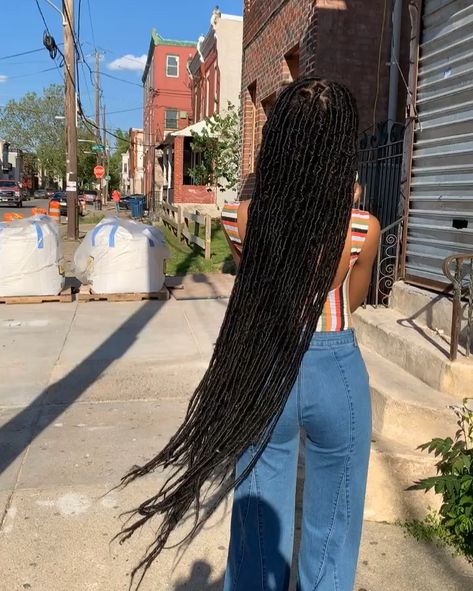 Hair Page For FLEX💁🏽 on Instagram: “Book with me ladies 😍 thigh length boho gypsy locs 😍 #phillyhairstylist #bohemianlocs #fauxlocs #protectivestyles #protectivehairstyles…” Small Butterfly Locs, Faux Locs Marley Hair, Small Box Braids Hairstyles, Locs Long, Hairstyles For Summer, Soft Locs, Short Box Braids Hairstyles, Twisted Hair, Butterfly Locs