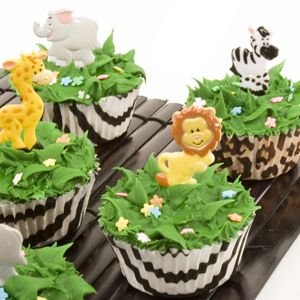 Jungle Animal Cupcakes Giraffe Cupcakes, Jungle Cupcakes, Safari Cupcakes, Cars Theme Cake, Zoo Birthday Party, Jungle Theme Birthday, Jungle Birthday Party, Jungle Cake, Safari Cakes