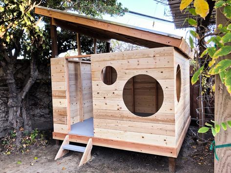 Modern playhouse with circle windows and textured floor | COOLGUYRANDO Modern Playhouse, Backyard Fort, Backyard Playset, Playhouse Plans, Diy Playhouse, Playhouse Outdoor, Play Structure, Backyard Playground, Kids Playhouse