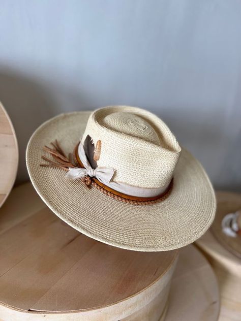 Personalized Hats For Women, Hat Ribbon Ideas, Custom Straw Cowboy Hats, Diy Hat Bands Fabric, Straw Hat Band Ideas, Diy Hat Bands For Women, Rustler Hat Co Ideas, Custom Straw Hats, Diy Hat Band Western