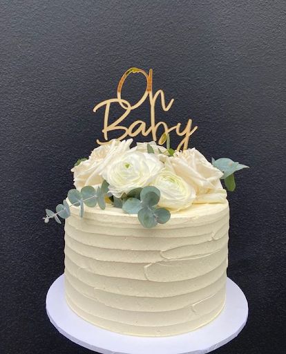 Gender Neutral Cake Ideas, Gender Reveal Cake Neutral, Baby Shower Cake Gender Neutral, Simple Baby Shower Cake Ideas, Small Baby Shower Cake, Neutral Cake Ideas, Neutral Baby Shower Cakes, Sage Green Baby Shower Cake, Simple Baby Shower Cakes