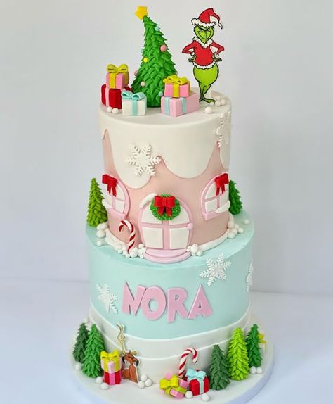 Cindy Lou Birthday Party, Christmas Cake Grinch, Whoville First Birthday, Cindy Lou Who Birthday Cake, She’s A Sweet One Grinch Birthday, Pink Grinch Party, Grinch Bday Cake, Grinch Birthday Cake Girl, Welcome To Twoville Birthday