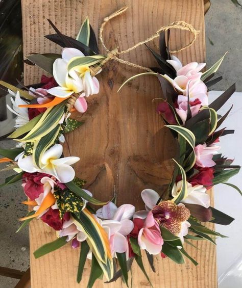 50 Best Bridal Flower Crowns for Weddings | Emmaline Bride Bride Tropical Flower Crown, Flower Poses, Fresh Flower Crown, Hawaiian Flower Crown, Graduation Photo Shoot, Hawaiian Weddings, Photo Shoot Wedding, Haku Lei, Ori Tahiti