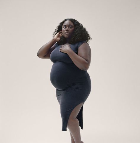 8UyDanielle Brooks Says There’s a Big Mispconception When It Comes to Plus-Size Pregnancy Style Plus Size Pregnancy Belly Week By Week, Pregnancy Black Women, Easy Pregnancy Outfits, Midsize Pregnancy, Plus Size Pregnancy Fashion, Plus Size Pregnancy Outfits, Plus Size Maternity Outfits, Curvy Fall Fashion, Curvy Maternity