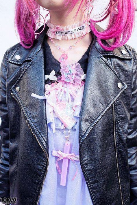 Moko in punk fairy-kei Kill Joy, Goth Inspiration, Punk Pastel, Virtual Insanity, Queer Punk, Japanese Fashion Trends, Dark Pastel, Grunge Pastel, Pink Punk