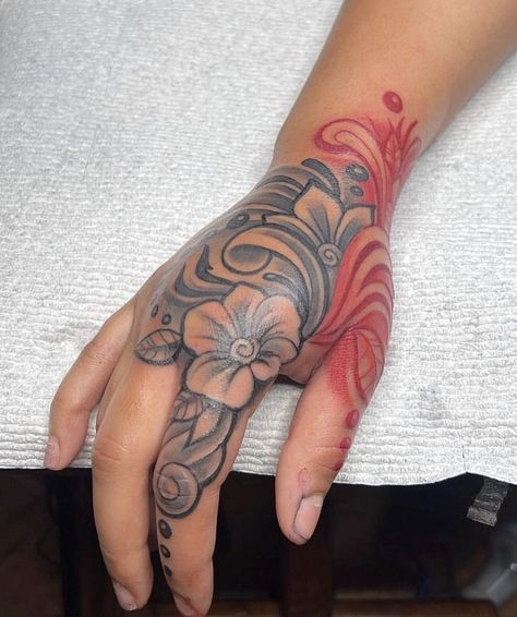 Simple Heart Tattoos, Inked Men, Hand Tattoos For Women, Tattoos For Black Skin, Pretty Tattoos For Women, Dope Tattoos For Women, Aesthetic Tattoo, Dope Tattoos, Heart Tattoo