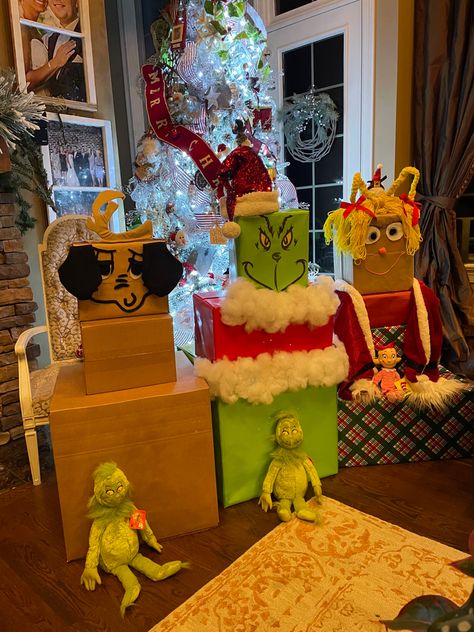 #Grinch 
#Cindy Lou
#Max Grinch Presents Tower, Christmas Tower, Xmas Display, Christmas Gift Themes, Christmas Wrapping Diy, Grinch Tree, Xmas Gift Wrap, Gift Towers, Grinch Christmas Decorations