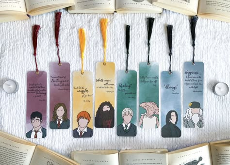 Harry Potter Bookmark, Bookmark Collection, Harry Potter Etsy, Harry Potter Art Drawings, Harry Potter Painting, Handmade Bookmarks Diy, Hallowen Ideas, Handmade Bookmarks, Creative Bookmarks