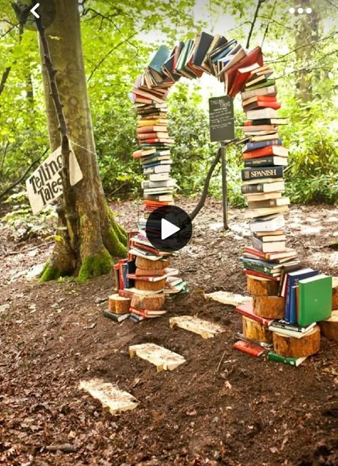 Book Arch, Garden Rustic, Garden Decor Diy, Garden Decor Ideas, Book Party, Rustic Garden Decor, Festival Design, Vintage Garden, Rustic Gardens