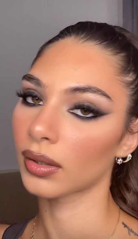 Mib Makeup Look, Formal Event Makeup Brown Eyes, Makeup For Party Night, Makeup Party Night, Kohl Makeup, Going Out Makeup, Show Makeup, Makeup Books, Makeup Eyeshadow Palette