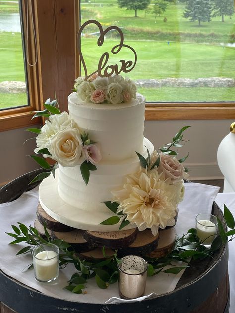 Creating sweet memories, one cake at a time!   
I specialize in creating wedding cakes that not only look spectacular, but taste divine. Celebrate your love with something as beautiful and sweet as your story. 
Ready to design your dream wedding cake? Contact me today to get started! #weddingcake #loveissweet #happilyeverafter #cakebycheryl #niagarabakery #stcatharinesbakery Woodsy Wedding Cake, Dream Wedding Cake, Woodsy Wedding, One Cake, Cake Table, Sweet Memories, Love Is Sweet, Anniversary Cards, Country Wedding