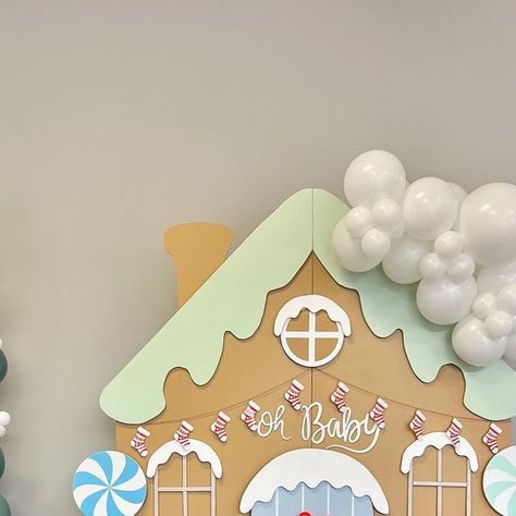 Gingerbread House Out Of Cardboard, Diy Gingerbread House Cardboard, Diy Cardboard Gingerbread House, Gingerbread Backdrop, Gingerbread House Backdrop, Cardboard Gingerbread, Cardboard Gingerbread House, Elegant Christmas Party, Ginger Bread House Diy