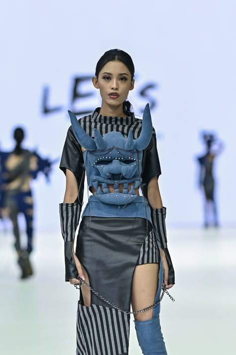 Young aspiring designer Siska Ambarwati presented her collection titled 'Turonggo Yakso' combining contemporary silhouettes with Trenggalek. #FashionContinuum #BridgingGenerations #JakartaFashionWeek2024 #JFW2024 #WeAreJFW #LPM2023 Fashion Portfolio Layout, Jakarta Fashion Week, Fashion Week 2024, Fashion Illustration Collage, Fashion Design Books, Tenun Ikat, Fashion Drawing Tutorial, Fashion Design Collection, Diy Fashion Hacks