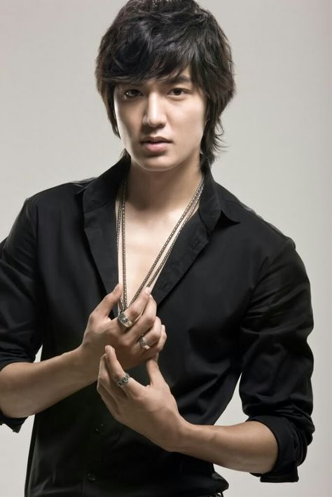 Lee Min Ho! Boys over Flowers has taken over me. Gu Jun Pyo!!!! Lee Min Ho Hairstyle, Daniel Henney, Jung Il Woo, Lee Min Ho Photos, Asian Men Hairstyle, Asian Man, Kim Joon, City Hunter, Jessica Jung