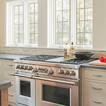 Windows Over Stove Design Ideas Kitchen Inspirations White, Kitchen Cabinets White, Shaker Style Kitchen Cabinets, Replacing Kitchen Countertops, Kitchen Cabinet Trends, Shaker Style Kitchens, Stainless Steel Oven, Kitchen Cabinet Styles, Kitchen White