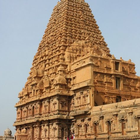 Brihadisvara Temple Brihadisvara Temple, Kaveri River, Chola Temples, Chola Dynasty, Indian Temple, South Bank, Hindu Temple, 11th Century, Chichen Itza