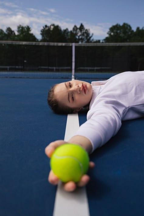 Vintage Tennis Photoshoot, Tenis Photoshoot, Tennis Photoshoot Ideas, Tennis Fashion Photography, Tennis Editorial, Tennis Fashion Editorial, Sporty Photoshoot, Court Photoshoot, Tennis Court Photoshoot