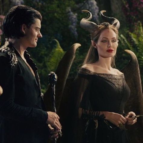 Live Action Maleficent, Maleficent With Hair Down, Maleficent Hair Down, Maleficent And Diaval, Diaval Maleficent, Maleficent Art, Maleficent Movie, Angelina Jolie Maleficent, Disney Princess Tattoo