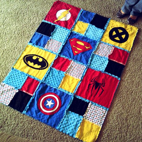 Superhero blanket. This is adorable Superhero Quilt, Superhero Blanket, Shower Bebe, Sew Easy, Patchwork Quilting, Rag Quilt, Shirt Quilt, Diy Couture, Learn To Sew