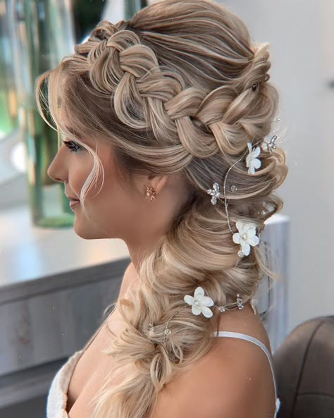 Braided Halo Hairstyle, Side Braid Wedding, Braided Wedding Hair, Glamorous Wedding Hair, Wedding Hair Side, Wedding Hair Up, Bridal Braids, Side Braid Hairstyles, Queen Hair