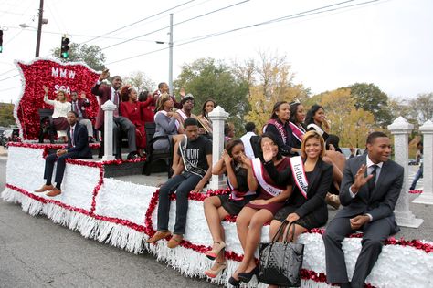 Hbcu Homecoming, School Dance Ideas, Homecoming Floats, Homecoming Posters, Homecoming Parade, Homecoming Pictures, Holiday Parades, High School Dance, Homecoming Dance