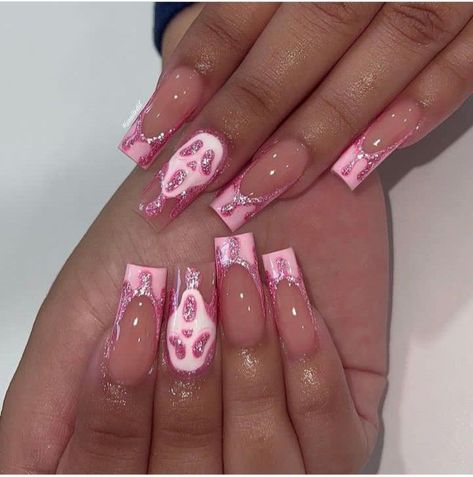 Ghost Face Nails, Pink Nail Inspo, Face Nails, Holloween Nails, Spooky Nails, Pedicure Nail Designs, Halloween Acrylic Nails, Pink Ghost, Cute Halloween Nails