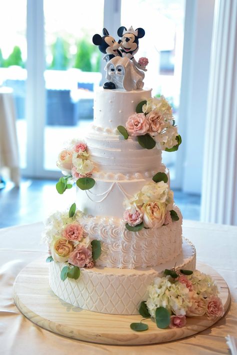 Disney Cake Wedding, Disney Theme Wedding Cake, Wedding Cake Disney Theme, Disney Wedding Cakes Ideas, Mickey And Minnie Wedding Cake, Mickey Wedding, Simple Disney Wedding Cake, Wedding Ideas Disney, Subtle Disney Wedding Cake