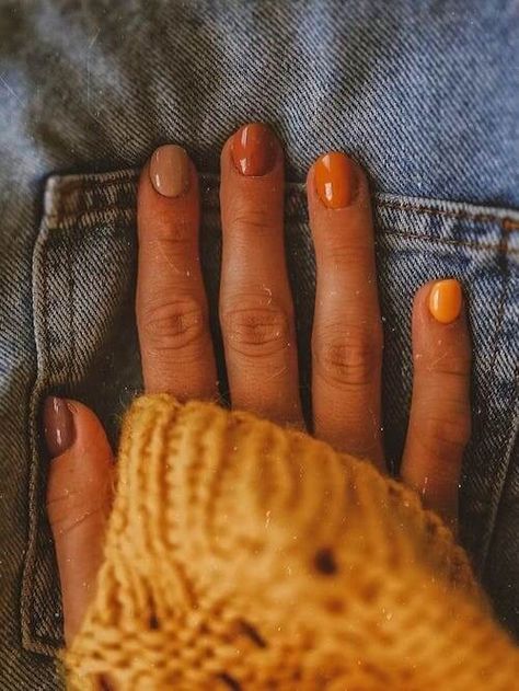 Captivating Fall Short Nail Art for 2024 Autumn Short Nail Designs 2023, Fall Short Nail Designs, Beige Nails Design, Plaid Nail Designs, Brown Nails Design, Thanksgiving Nail Designs, Thanksgiving Nail, Fall Manicure, Hot Pink Nails