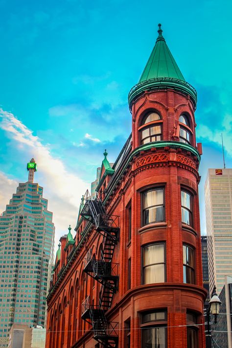 Gooderham Building, Toronto Architecture, Toronto Houses, Brookfield Place, Yonge Street, Cool Buildings, Niagara On The Lake, Flatiron Building, Canada Eh