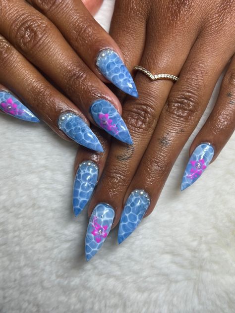 Perfect inspo for the summer Coral Reef Nails, Sea Themed Nails, Under The Sea Nails, Summer Beach Nails, Sea Nail Art, Cruise Nails, Sea Nails, Under Sea, Summer Nails Beach