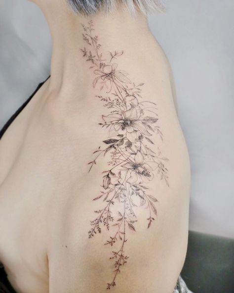 타투이스트 꽃 on Instagram: “Wild flower bouquet  #tattoo#flower#flowertattoo#flowerart#wildflower#wildflowertattoo#colortattoo#armtattoo#타투#꽃#꽃#…” Botanisches Tattoo, Flower Vine Tattoos, Women's Shoulder Tattoo, Clavicle Tattoo, Wildflower Tattoo, Stylish Tattoo, Flower Tattoo Shoulder, Vine Tattoos, Inspiration Tattoos