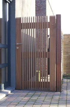 Low Fence Ideas, Low Fence, Fence Planters, Wooden Gate, Garden Fence Panels, Privacy Fence Designs, Front Fence, Garden Screening, Front Yard Fence