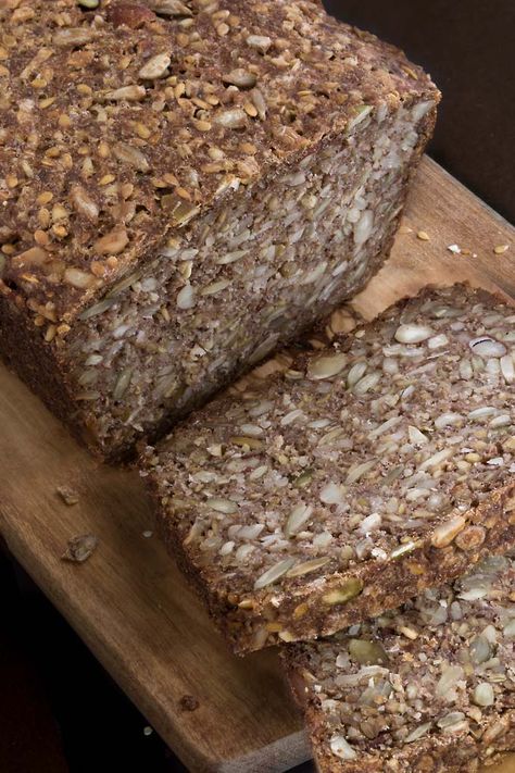 nut and seed bread Scandinavian Seed Bread, Nut And Seed Bread, Flourless Bread, Yogurt Bread, Nut Loaf, Nut Bread Recipe, Seed Bread, Leftover Bread, Brown Bread