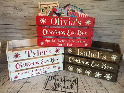 Christmas Eve Crate, Wooden Christmas Eve Box, Xmas Eve Boxes, Personalised Christmas Eve Box, Cricut Christmas Ideas, Crate Diy, Christmas Eve Gift, Cricut Christmas, Christmas Eve Box