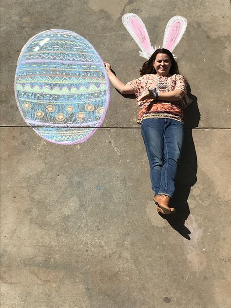 Chalk Bunny Drawing, Sidewalk Chalk Easter Ideas, Easter Sidewalk Chalk Art, Spring Picture Ideas, Chalk Prints, Sidewalk Paint, Fun Chalk Art, Easter Drawings, Easter Party Decor