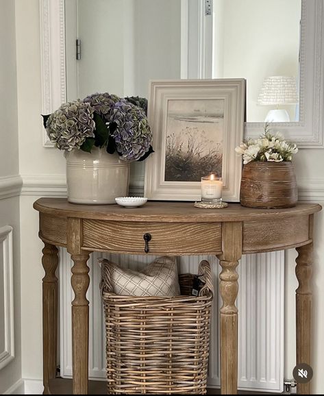 via homeonthemeadow instagram Hallway Country House, Entryway Ideas Cottagecore, Cottage Core Console Table, Cottage Farmhouse Entryway Table, Farm House Entry Way Table, Cottage House Interior, Sunroom Furniture, Entryway Table Decor, Console Table Styling