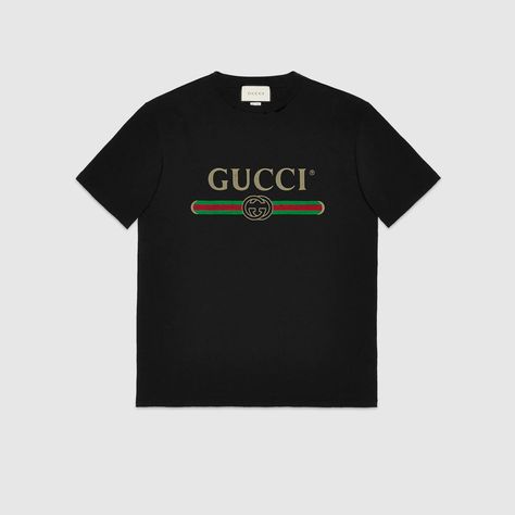 Shop the Black Cotton Jersey Oversize T-Shirt With Gucci Logo at GUCCI.COM. Enjoy Free Shipping and Complimentary Gift Wrapping. Shirts Gucci, Gucci Shirt, Gucci T Shirt, Gucci Dress, Gucci Gifts, Gucci Logo, Logo Vintage, Women's Sweatshirts, Fashion Logo